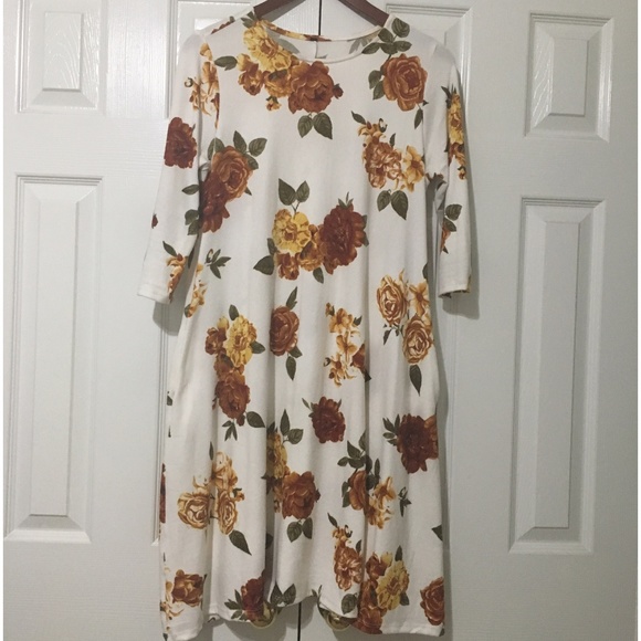 unbranded Dresses & Skirts - 🌻 Floral White Dress